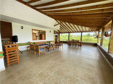 SE VENDE CASA CAMPESTRE EN CONJUNTO EN MONTENEGRO