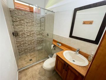 SE VENDE CASA CAMPESTRE EN CONJUNTO EN MONTENEGRO