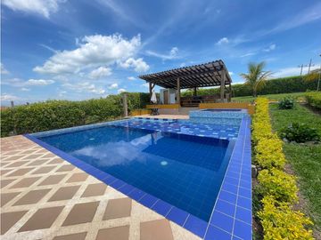 SE VENDE CASA CAMPESTRE EN CONJUNTO EN MONTENEGRO