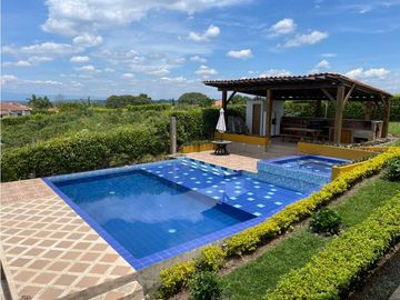 SE VENDE CASA CAMPESTRE EN CONJUNTO EN MONTENEGRO