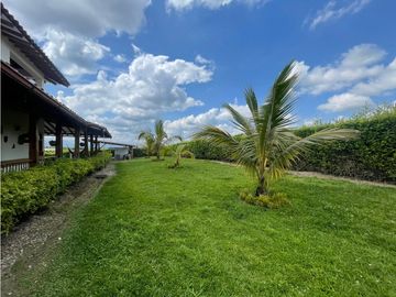 SE VENDE CASA CAMPESTRE EN CONJUNTO EN MONTENEGRO