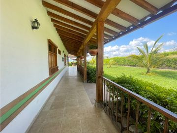 SE VENDE CASA CAMPESTRE EN CONJUNTO EN MONTENEGRO