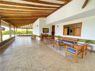 SE VENDE CASA CAMPESTRE EN CONJUNTO EN MONTENEGRO