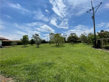 SE VENDE CASA CAMPESTRE EN CONJUNTO EN MONTENEGRO