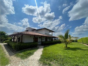 SE VENDE CASA CAMPESTRE EN CONJUNTO EN MONTENEGRO