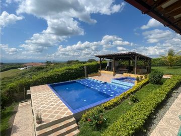 SE VENDE CASA CAMPESTRE EN CONJUNTO EN MONTENEGRO
