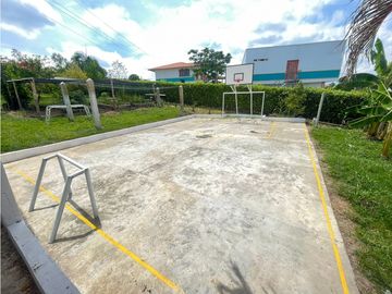 SE VENDE CASA CAMPESTRE EN CONJUNTO EN MONTENEGRO
