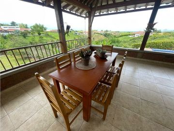 SE VENDE CASA CAMPESTRE EN CONJUNTO EN MONTENEGRO