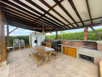 SE VENDE CASA CAMPESTRE EN CONJUNTO EN MONTENEGRO