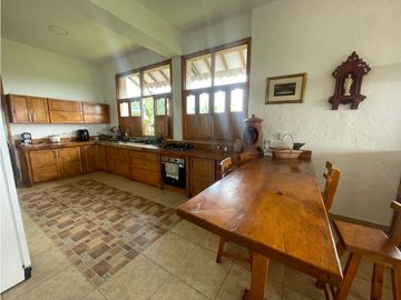 SE VENDE CASA CAMPESTRE EN CONJUNTO EN MONTENEGRO
