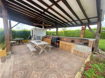SE VENDE CASA CAMPESTRE EN CONJUNTO EN MONTENEGRO