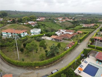 SE VENDE CASA CAMPESTRE EN CONJUNTO EN MONTENEGRO
