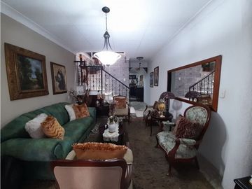 Casa de dos pisos en venta Barrio Las Mercedes Palmira Valle Colombia