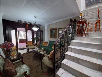 Casa de dos pisos en venta Barrio Las Mercedes Palmira Valle Colombia