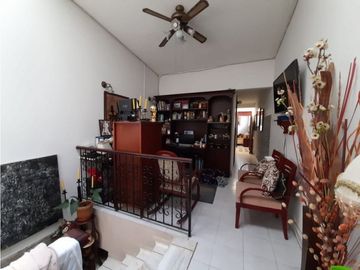 Casa de dos pisos en venta Barrio Las Mercedes Palmira Valle Colombia