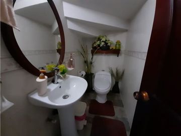 Casa de dos pisos en venta Barrio Las Mercedes Palmira Valle Colombia