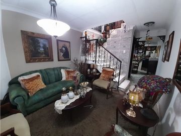 Casa de dos pisos en venta Barrio Las Mercedes Palmira Valle Colombia