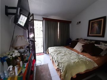 Casa de dos pisos en venta Barrio Las Mercedes Palmira Valle Colombia