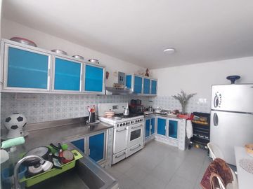 Arriendo casa comercial esquinera en Los Colores, Medellín