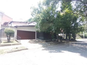 Arriendo casa comercial esquinera en Los Colores, Medellín