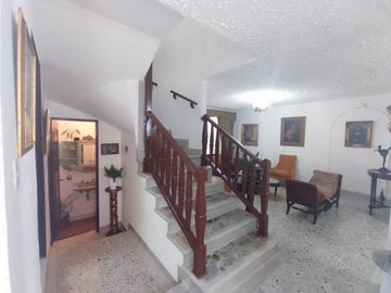 Arriendo casa comercial esquinera en Los Colores, Medellín