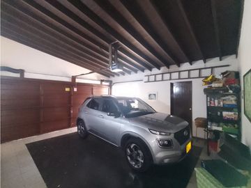 Arriendo casa comercial esquinera en Los Colores, Medellín