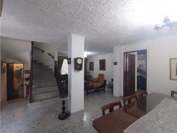 Arriendo casa comercial esquinera en Los Colores, Medellín