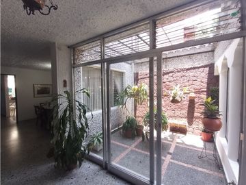 Arriendo casa comercial esquinera en Los Colores, Medellín
