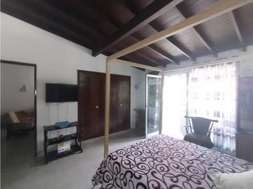 Arriendo casa comercial esquinera en Los Colores, Medellín