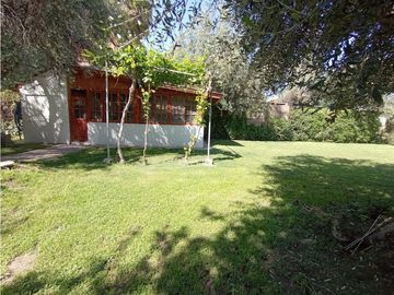 VENTA CASA - CALLE PROFESOR MATHUS 2291 - GUAYMALLÉN - MENDOZA.