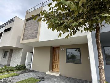 Estrena casa en Parques Vallarta dentro de coto