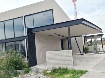 Venta exclusiva: Casa en Lomas del Campanario, Diseño de Autor, 3 Recámaras