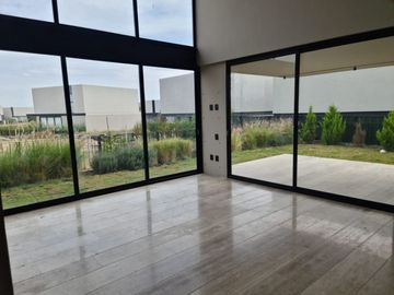 Venta exclusiva: Casa en Lomas del Campanario, Diseño de Autor, 3 Recámaras