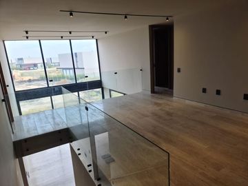 Venta exclusiva: Casa en Lomas del Campanario, Diseño de Autor, 3 Recámaras
