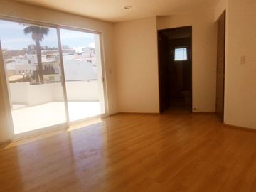 En Venta Casa en Hacienda Real Tejeda, 3 Recamaras, 3.5 Baños, Gran Ubicación !!