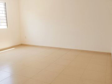 En Venta Casa en Hacienda Real Tejeda, 3 Recamaras, 3.5 Baños, Gran Ubicación !!