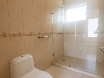 En Venta Casa en Hacienda Real Tejeda, 3 Recamaras, 3.5 Baños, Gran Ubicación !!