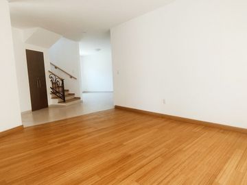 En Venta Casa en Hacienda Real Tejeda, 3 Recamaras, 3.5 Baños, Gran Ubicación !!