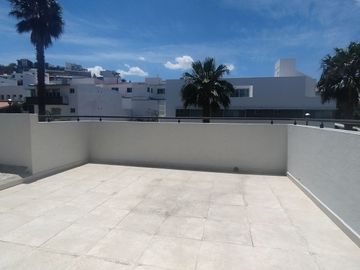En Venta Casa en Hacienda Real Tejeda, 3 Recamaras, 3.5 Baños, Gran Ubicación !!