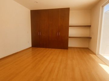 En Venta Casa en Hacienda Real Tejeda, 3 Recamaras, 3.5 Baños, Gran Ubicación !!