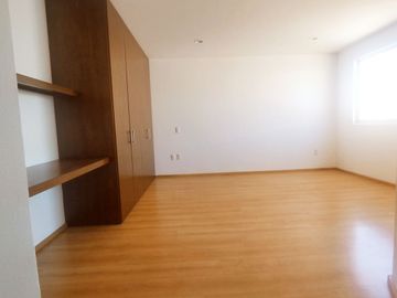 En Venta Casa en Hacienda Real Tejeda, 3 Recamaras, 3.5 Baños, Gran Ubicación !!