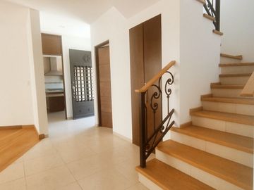 En Venta Casa en Hacienda Real Tejeda, 3 Recamaras, 3.5 Baños, Gran Ubicación !!