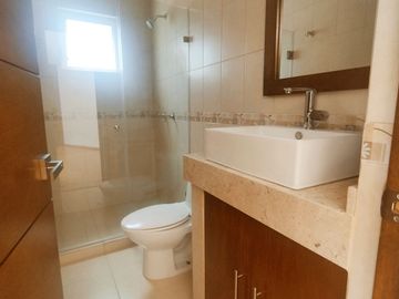 En Venta Casa en Hacienda Real Tejeda, 3 Recamaras, 3.5 Baños, Gran Ubicación !!