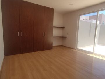 En Venta Casa en Hacienda Real Tejeda, 3 Recamaras, 3.5 Baños, Gran Ubicación !!