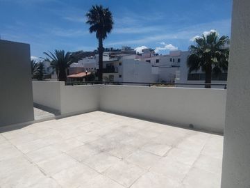 En Venta Casa en Hacienda Real Tejeda, 3 Recamaras, 3.5 Baños, Gran Ubicación !!