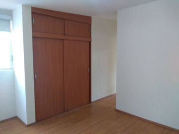 Venta de Casa en Los Olvera: Fracc. Luz María, 3 Recamaras, Equipada!