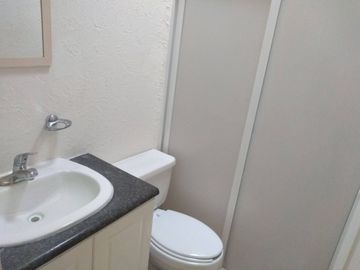Venta de Casa en Los Olvera: Fracc. Luz María, 3 Recamaras, Equipada!