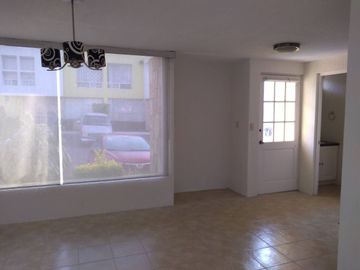 Venta de Casa en Los Olvera: Fracc. Luz María, 3 Recamaras, Equipada!