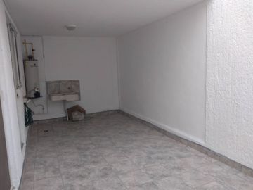 Venta de Casa en Los Olvera: Fracc. Luz María, 3 Recamaras, Equipada!
