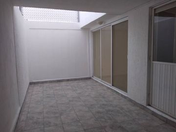Venta de Casa en Los Olvera: Fracc. Luz María, 3 Recamaras, Equipada!